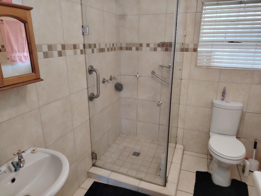 To Let 2 Bedroom Property for Rent in Protea Heights Western Cape